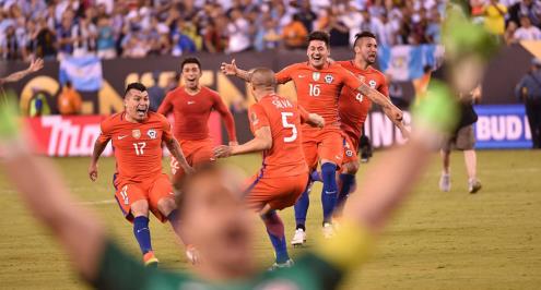 تقرير.. تشيلي تفرض سطوتها على كرة القدم اللاتينية